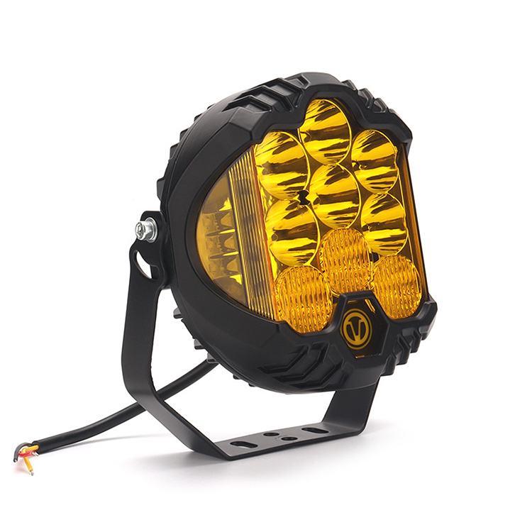 مصباح عمل LED بتصميم V لشاحنات SUV على الطرق الوعرة